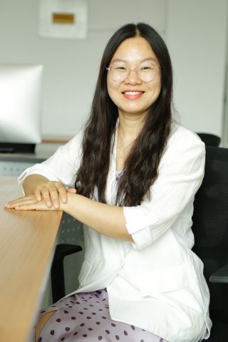 周国平，先后获得全国技术能手，、山东省首席技师等荣誉称号。获得全国印刷大赛获得平版制版员工职工组第一名。多次担任世界技能大赛、全国技能大赛项目裁判，专家组长。指导学生参加全国技术技能大赛，并取得优异成绩。