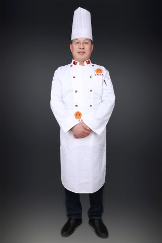 张化国，先后获得全国技术能手、全国优秀厨师、山东省技术能手、泉城首席技师、济南市突出贡献技师、济南市建功立业先进个人等荣誉称号。全国饭店业国家级一级评委，注册中国鲁菜特级烹饪大师。获得全国饭店业职业技能竞赛中式烹调酸菜鱼专项比赛金奖总分第一名，中国烹饪世界大赛个人拼盘金奖，首届全国烹饪技能竞赛雕刻金奖总分第二名。