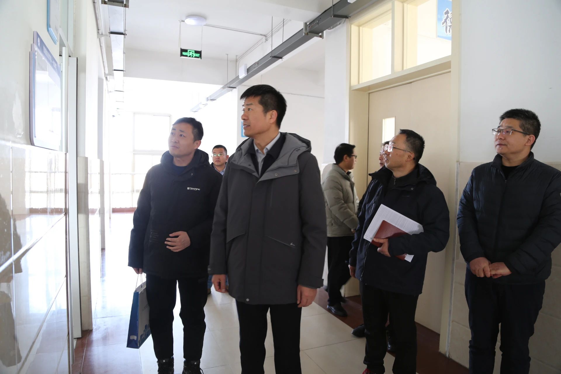 党委副书记刘保俭带队检查1-2号教学楼、田径运动场、篮球场