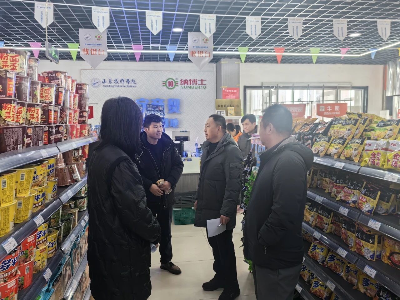 副院长张克清带队检查图书馆、实训车间、大学生生活服务中心、国际交流中心